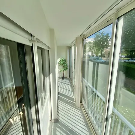 Modern With 4 Bedrooms *