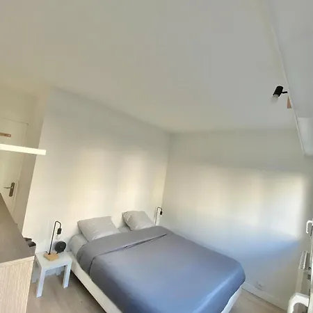 Modern With 4 Bedrooms Apartment