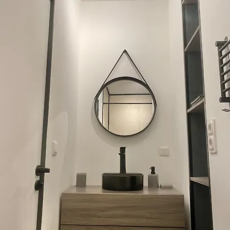 Modern With 4 Bedrooms Apartment *