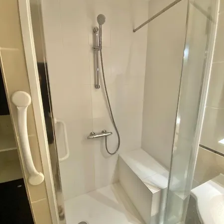 Modern With 4 Bedrooms 圣埃尔布兰