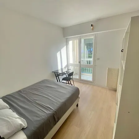 Modern With 4 Bedrooms Apartment *