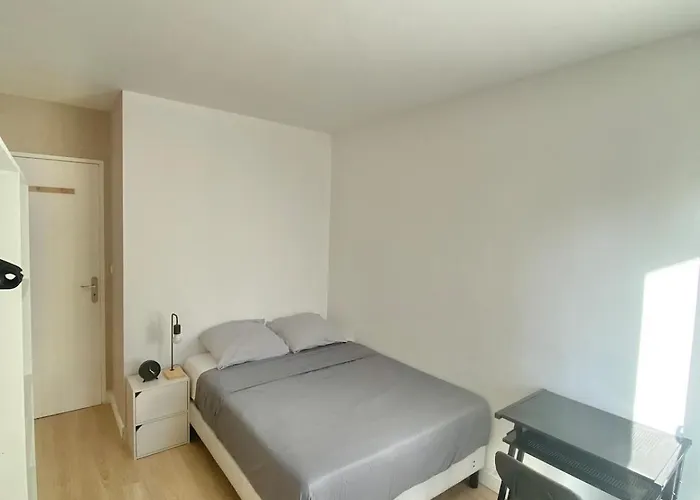 Modern With 4 Bedrooms *