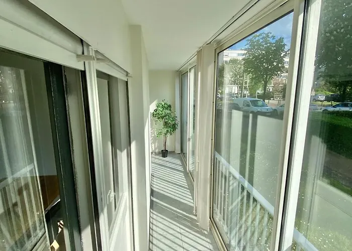 Modern With 4 Bedrooms *