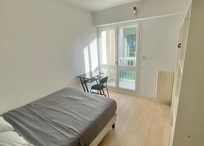 Modern With 4 Bedrooms Appartement *